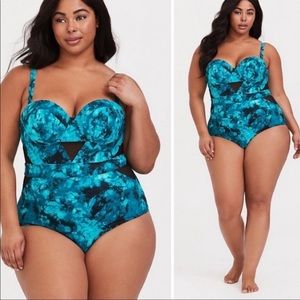 Torrid size 2X swimsuit